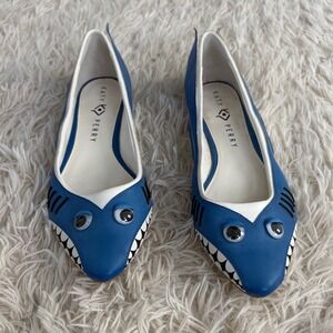 RARE Katy Perry Women's Blue Shark Flats Size 8.5‎ Novelty Fun Low Heel Shoes